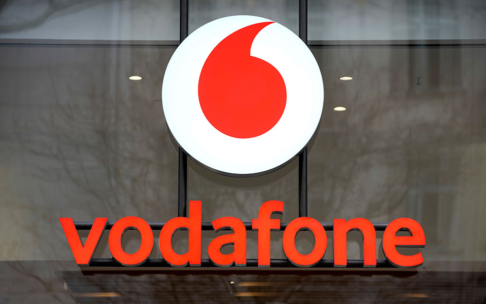 Vodafone: Στηρίζει τους συνδρομητές που πλήττονται από πυρκαγιές σε Αττική, Βοιωτία και Ρόδο